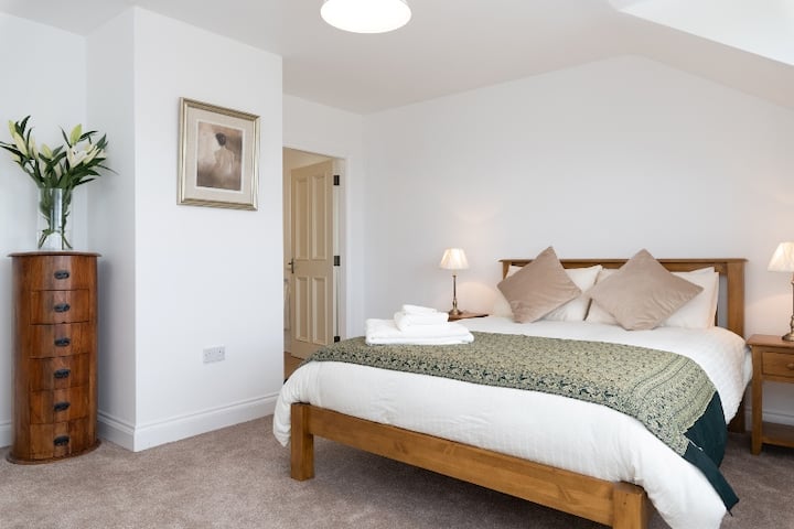 Dvojlôžková spálňa s vlastnou kúpeľňou