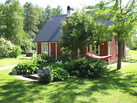 Metsaääre sauna house in Emmaste