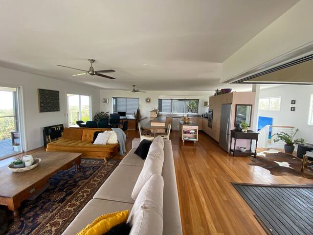 Noosa 3 level Beach house with vast Ocean views gallery image 5