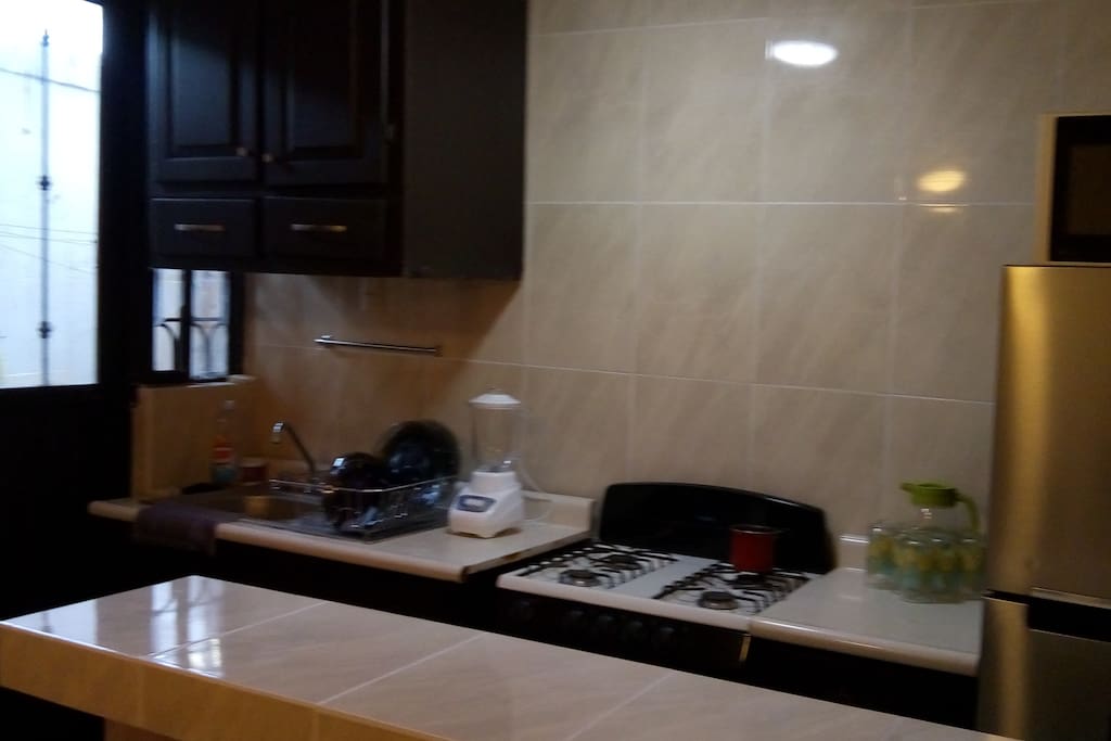 cocina equipada y utensilios trastes