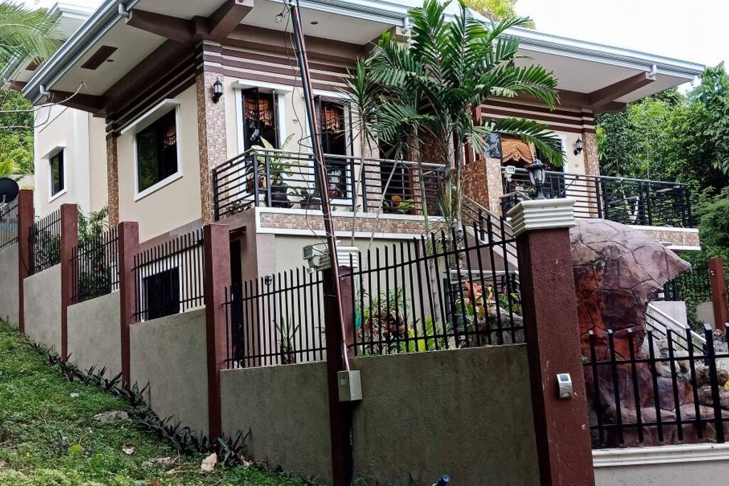 front view of the house (left side)