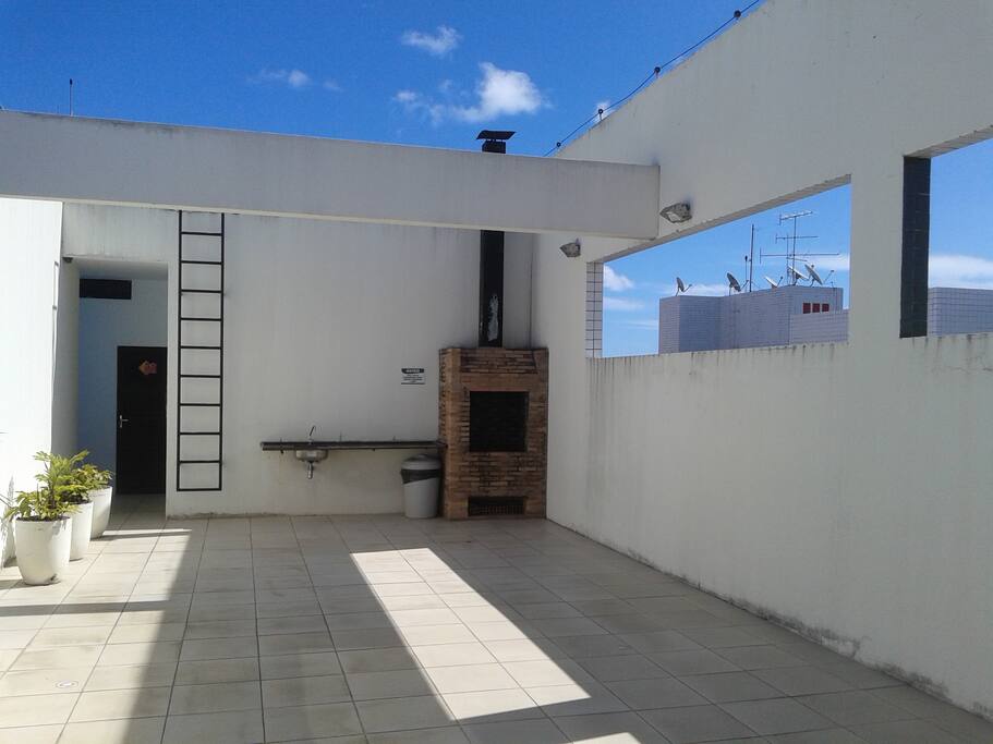 Cobertura com espaço com churrasqueira