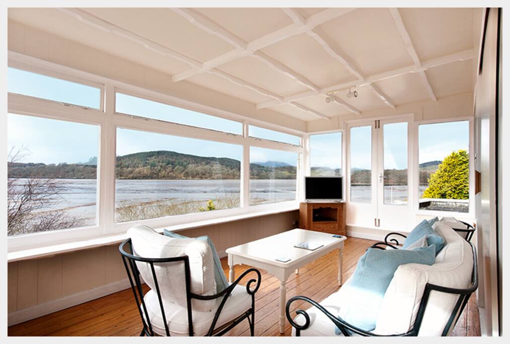 The Suite private sun lounge
