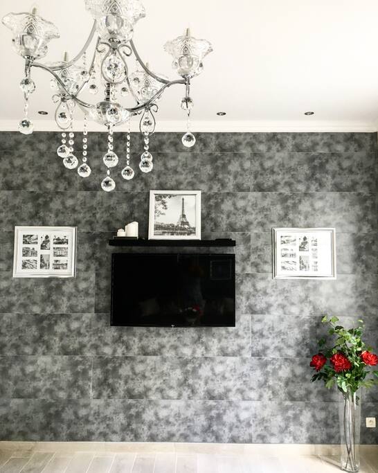 Living room. 5000 Tv Chanels.