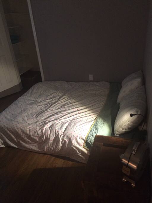 Double/queen memory foam bed w/ brand new pillows.