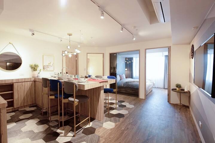 【時尚中島派對六人房】#6人房#台北車站MRT#三間獨立臥室#中島吧檯#Netflix gallery image 2