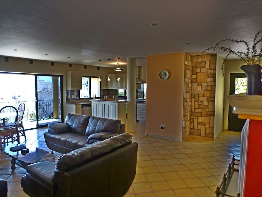 Living/Dining room, Kitchen & Entrance