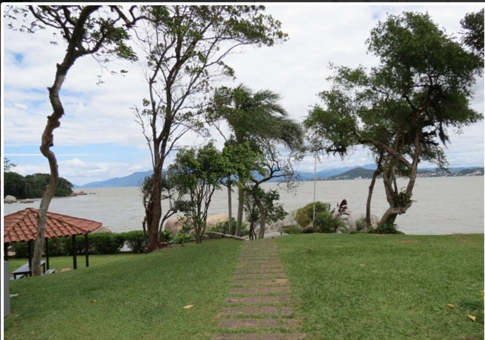 Área de lazer e churrasqueira.