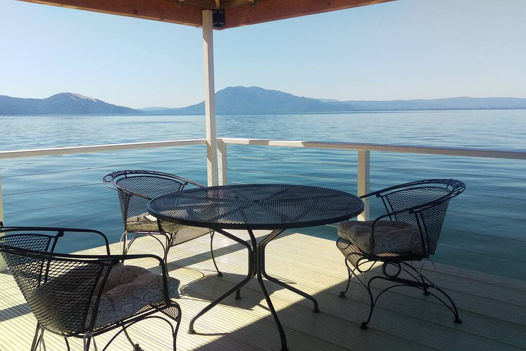 Sitting area on the lake
