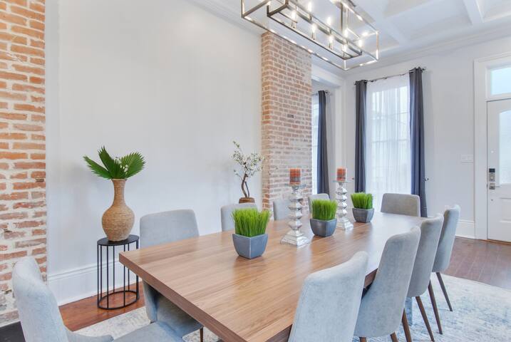 Beautiful Italianate | 5 Ensuite Baths gallery image 5