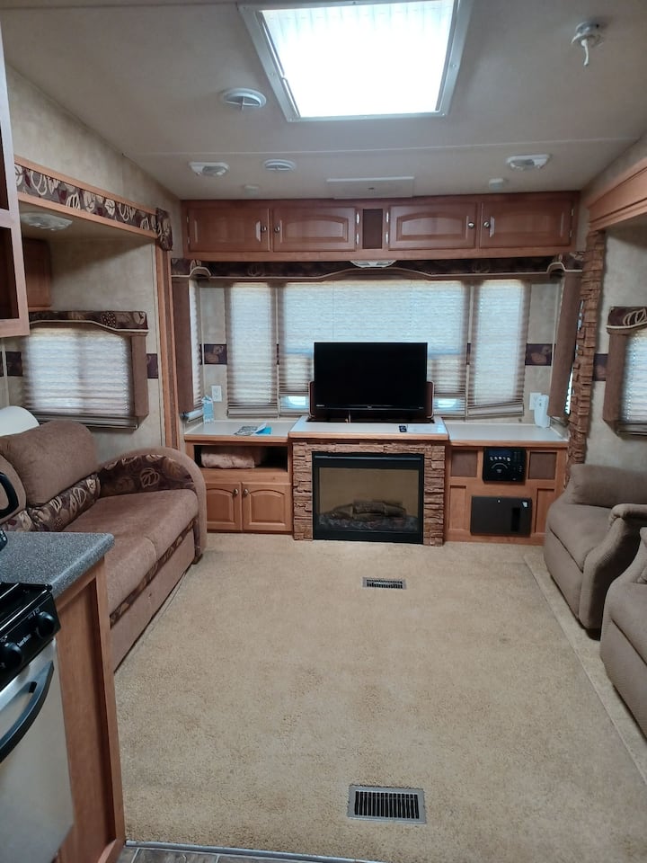 Primetime Rv Fireplace Cozy 1-Bedroom RV with Indoor Fireplace! - Campers/RVs for Rent in ...