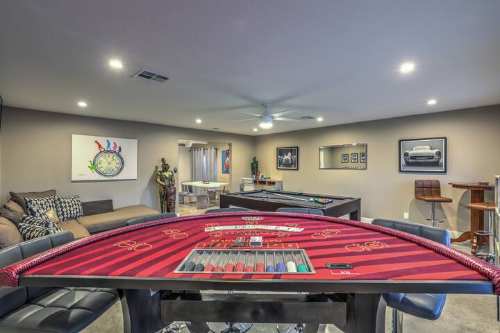 1.8 Miles from the Strip! Private Pool, Game Room! gallery image 2