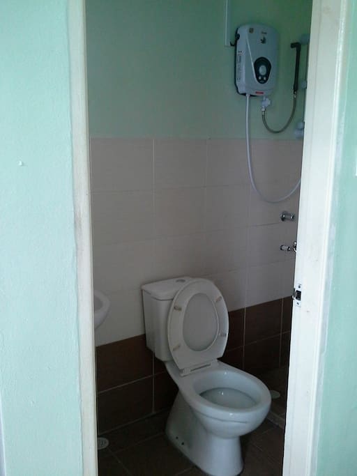 Toilet (Master Bedroom)