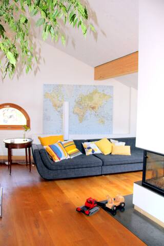 Charming and very spacious house with quiet garden gallery image 3