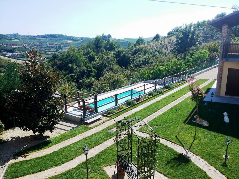 Il giardino e la piscina