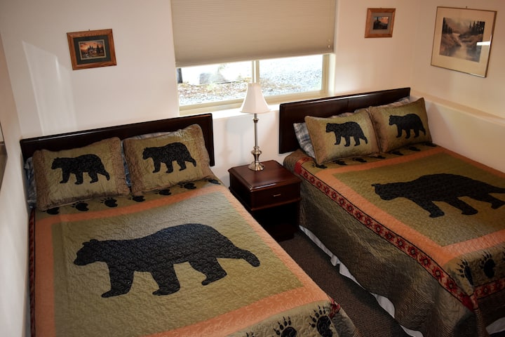 Bears Den #1 / 2 camas dobles 