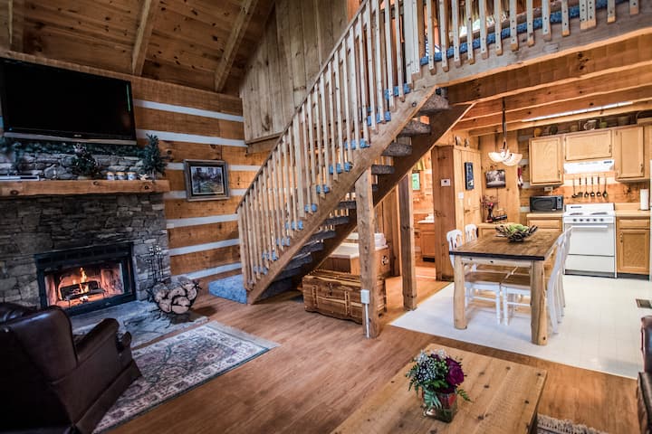 Rustic Pigeon Forge Log Cabin Near Everything Cabins For Rent In Pigeon Forge Tennessee United States