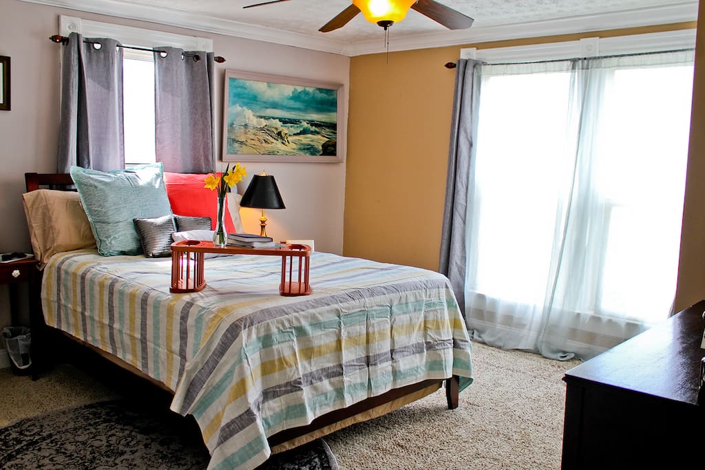 Master Bedroom with Queen Bed