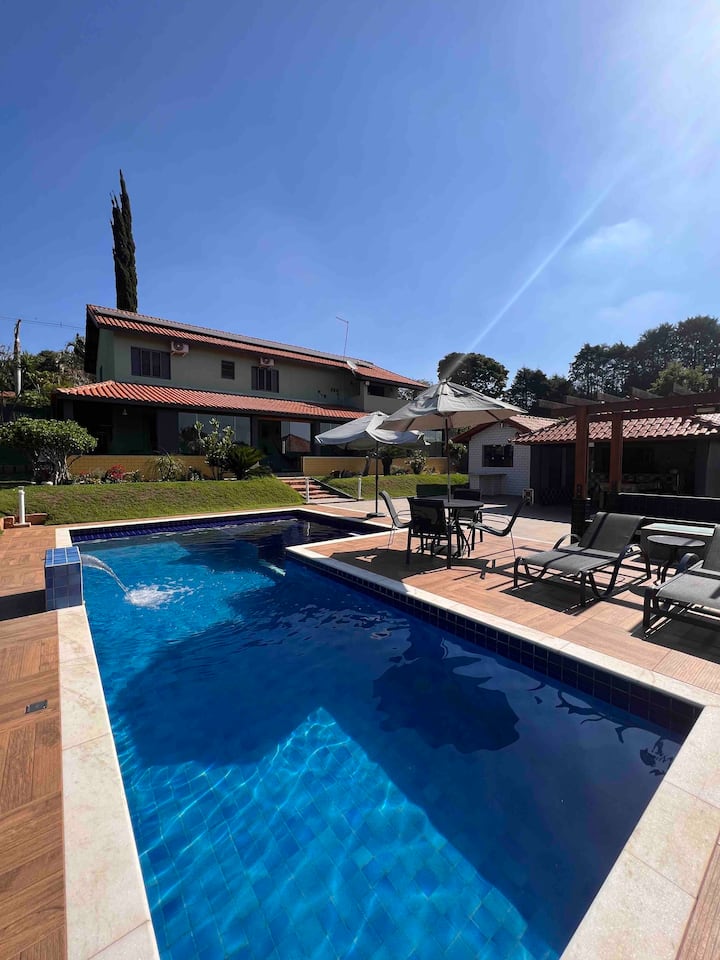  Casa de temporada Casa com Piscina e Sala de Jogos em  Araçoiaba da Serra/SP , Araçoiaba da Serra, Brasil . Reserve seu hotel  agora mesmo!