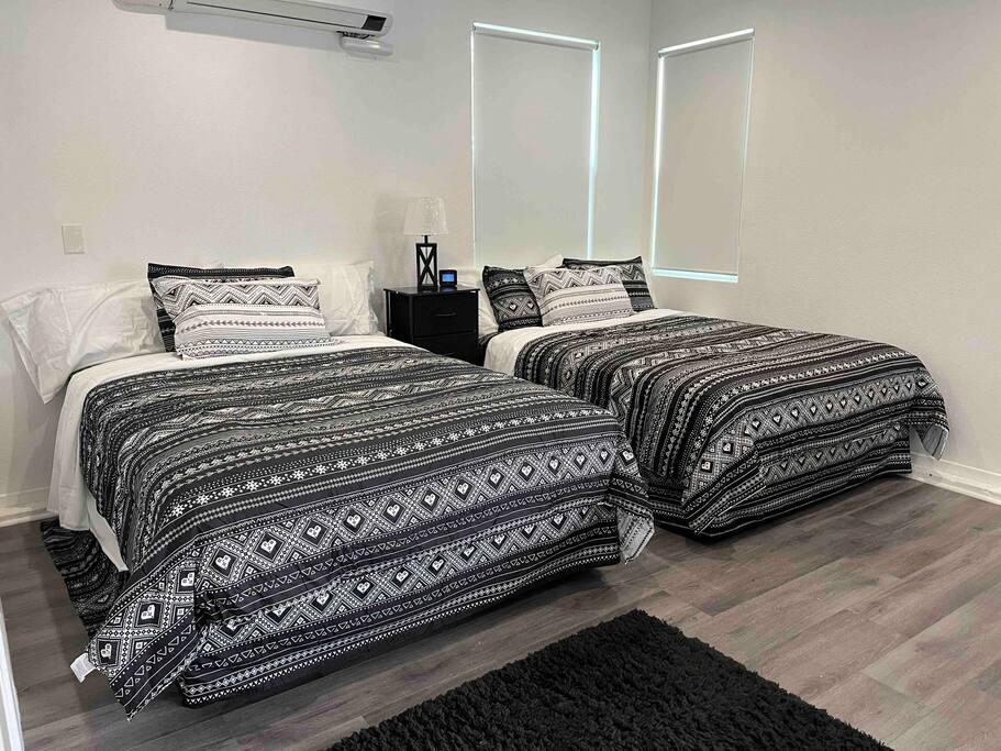 Cozy Studio Suite w/private entry, full kitchen.