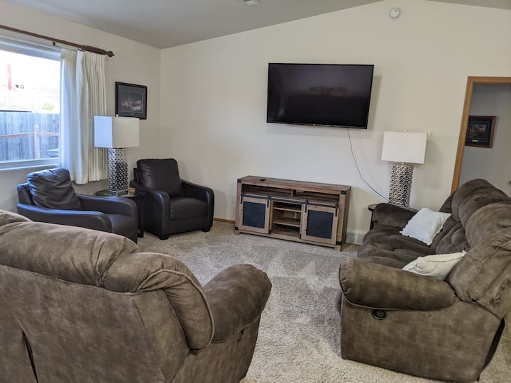 Comfortable 2 bedroom condo with attached garage
