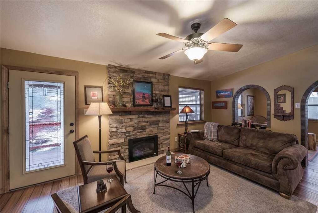 Relive your adventures in our spacious living room! - Bring the whole gang together in our cozy living room. Relive the adventure