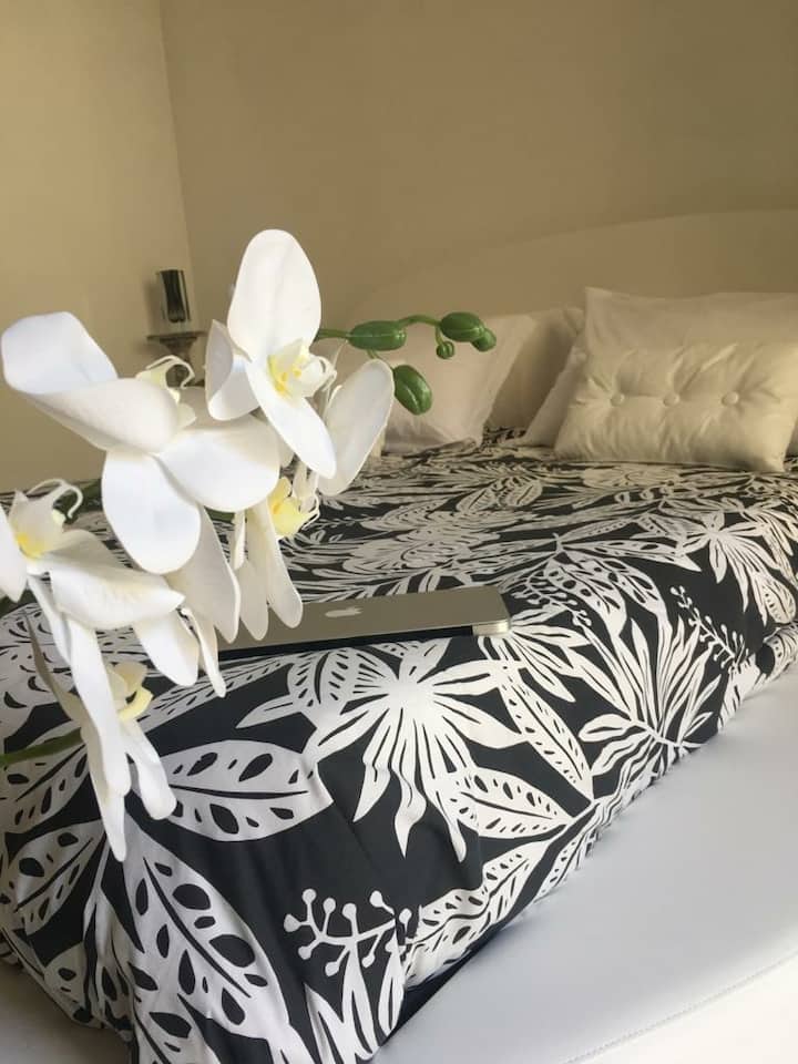 letto matrimoniale di pelle