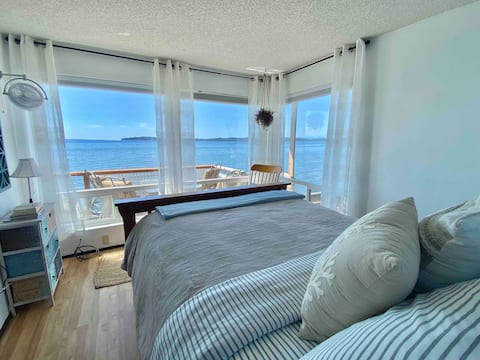 Beachfront Wonderland - kayaks, W/D, full kitchen