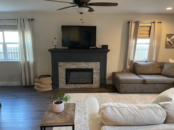 Cozy 4 Bedroom, Close To Mountain Adventures - Gunnison, CO