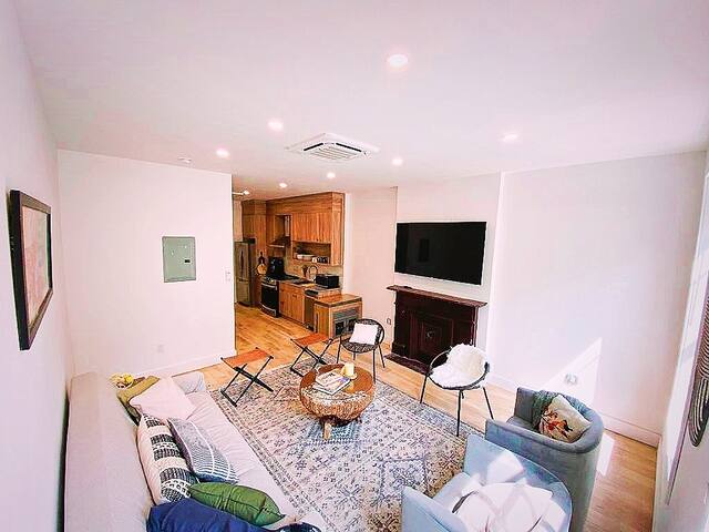 Urban Serenity, Harlem Brownstone Duplex w/ Patio gallery image 3