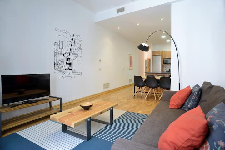 Moderno Piso Con Balcón Privado En Madrid Centro - Madrid