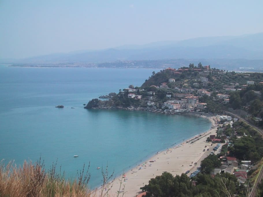 Spiaggia di Caminia a 20Km