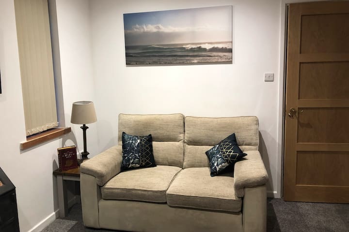 Spinney Lodge - Close to hospital, M1 and Magna.