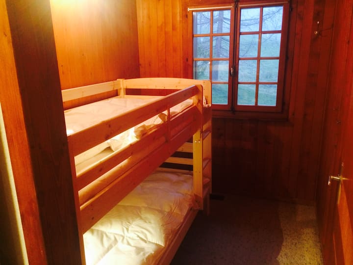 Chumba kidogo cha kulala kilicho na kitanda (watu 2)