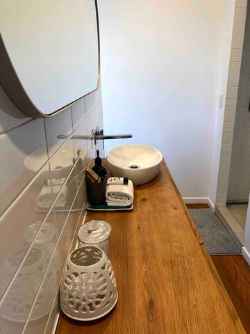 Noosa Heads – Hilltop, Style, Location & Space gallery image 5