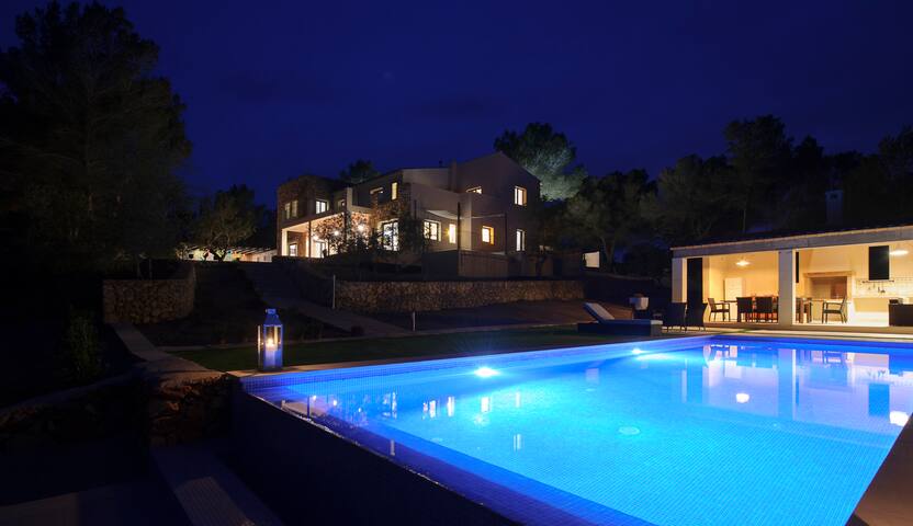 Villa Pins, una villa con encato