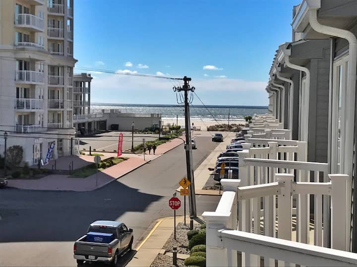 Diamond Beach Townhouse w/Pool & Ocean Views Townhouses for Rent in