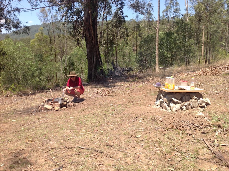 The camp fire place behind the house gives you the chance of a proper Aussie BBQ using eucalyptus wood. There is plenty of wood just lying on the ground. It can be fun to use green sticks from the trees around for toasting marshmallows or making toast. In hot dry windy weather outdoor fires are not permitted of course but there is the electric BBQ which plugs into the point on the terrace in front of the house. There is in any case a tap and hose near to the camp fire area so the fire can be doused when you have finished.