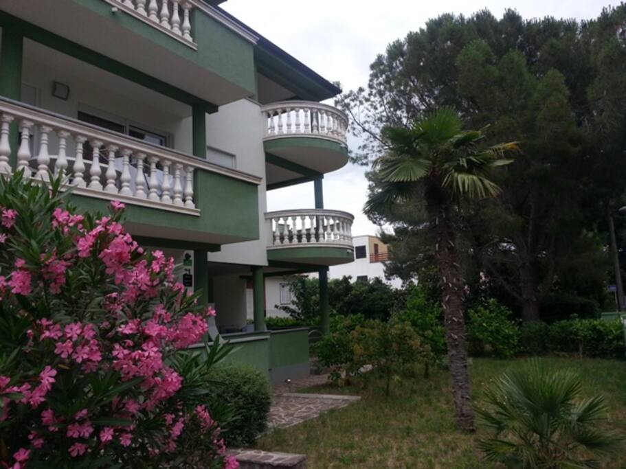 Building and garten