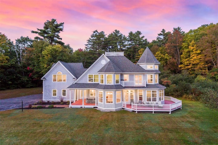Nicest Lake House in Maine. Private Beach!