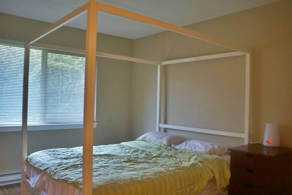 Bedroom with queen bed