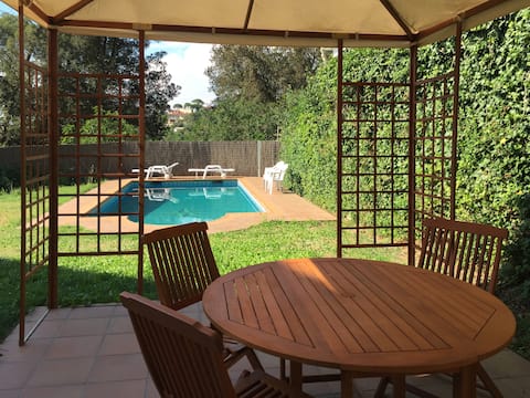 Eco house of oak, 15' to BCN Pax: 4/5-11(>31days)