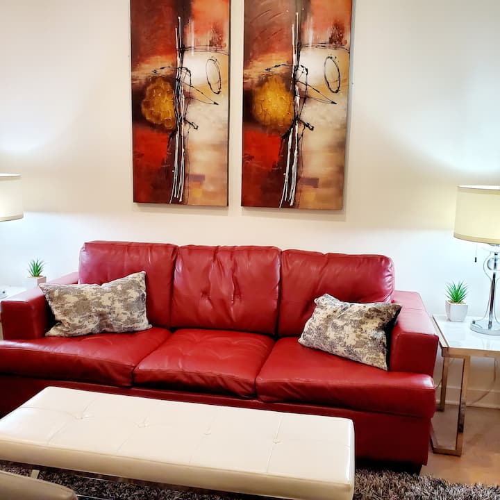 91 104. Модульные картины абстракция для интерьера. Абстрактные картины над диваном. Картина в гостиную с красным. Картина над красным диваном в интерьере.