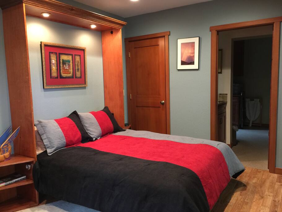 Queen bed, bathroom entrance, closet