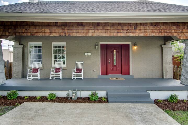 Large Remodeled Home Close to Downtown! gallery image 4