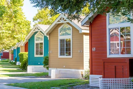 Private Quaint Cottage Along the Napa River 1BR