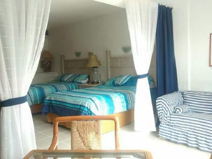 Dos camas dobles con sofá cama