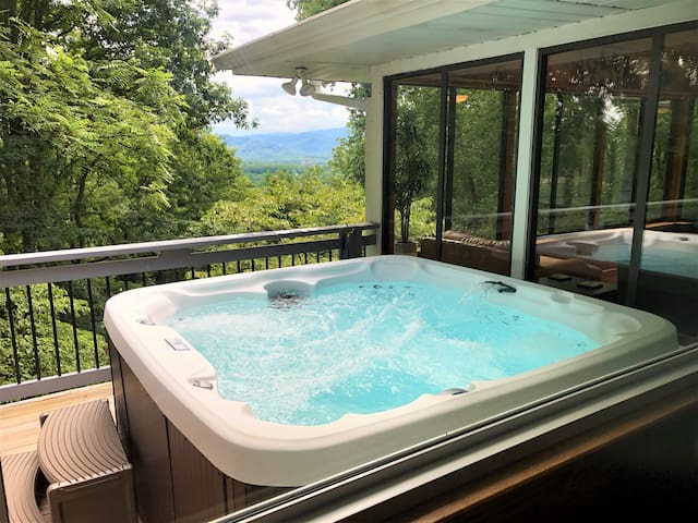 Gorgeous Views! Great Location-Spa-Dreamy Porch!