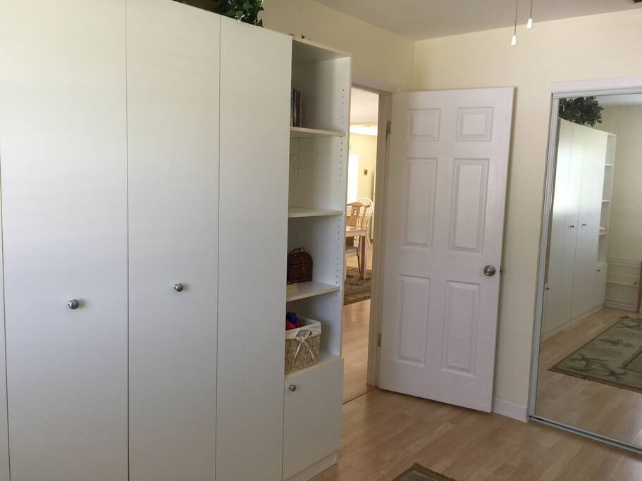 Bedroom 2 w Murphy Bed