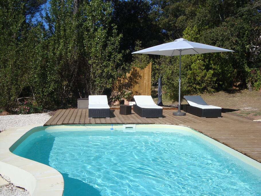 La piscine dans le parc